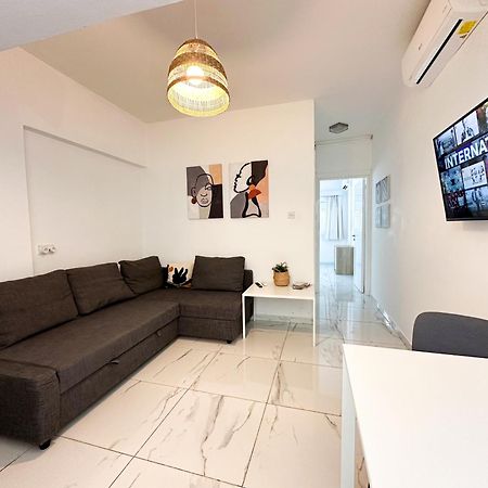 Real Center Apartment Larnaca Luaran gambar