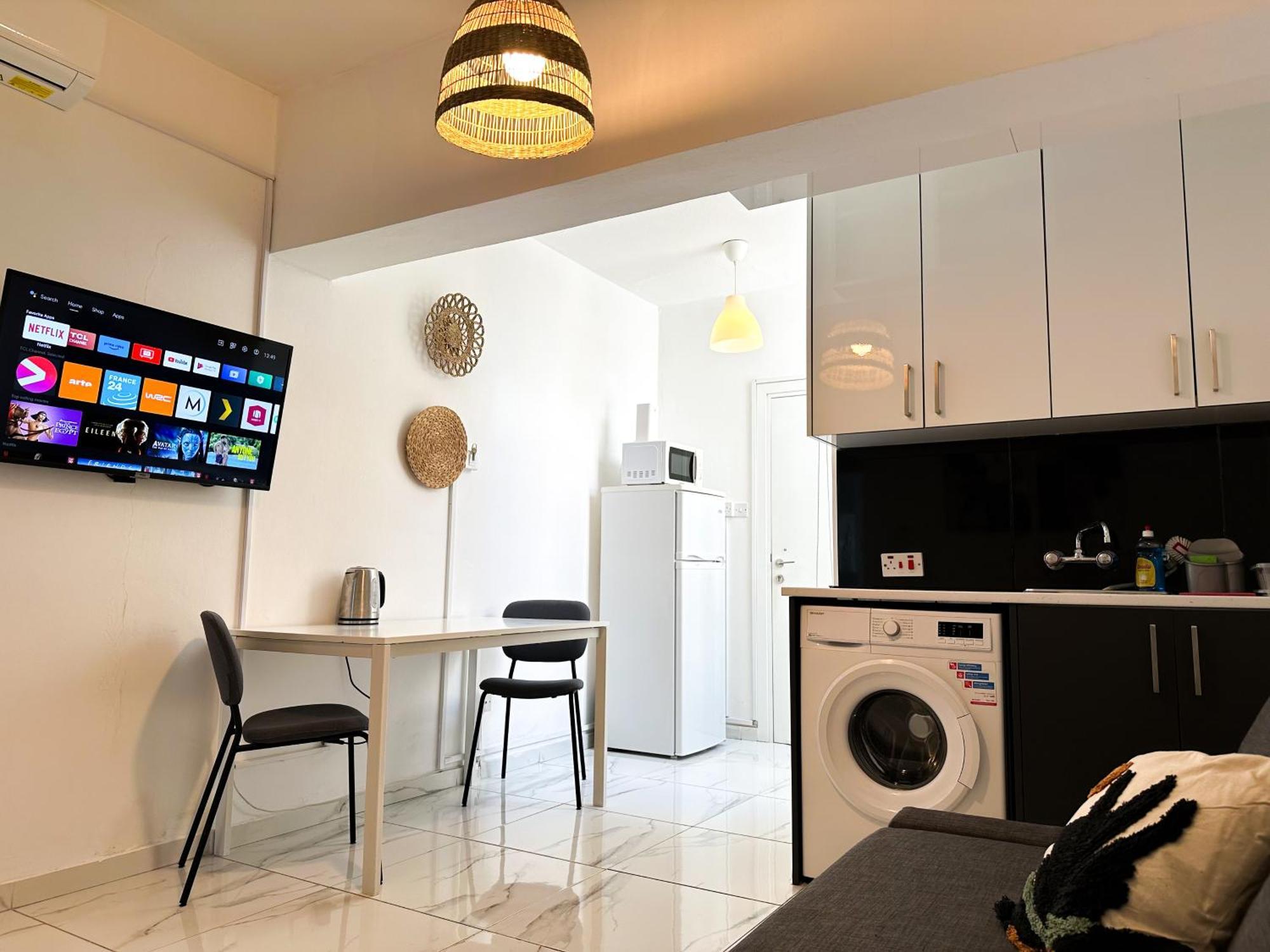 Real Center Apartment Larnaca Luaran gambar