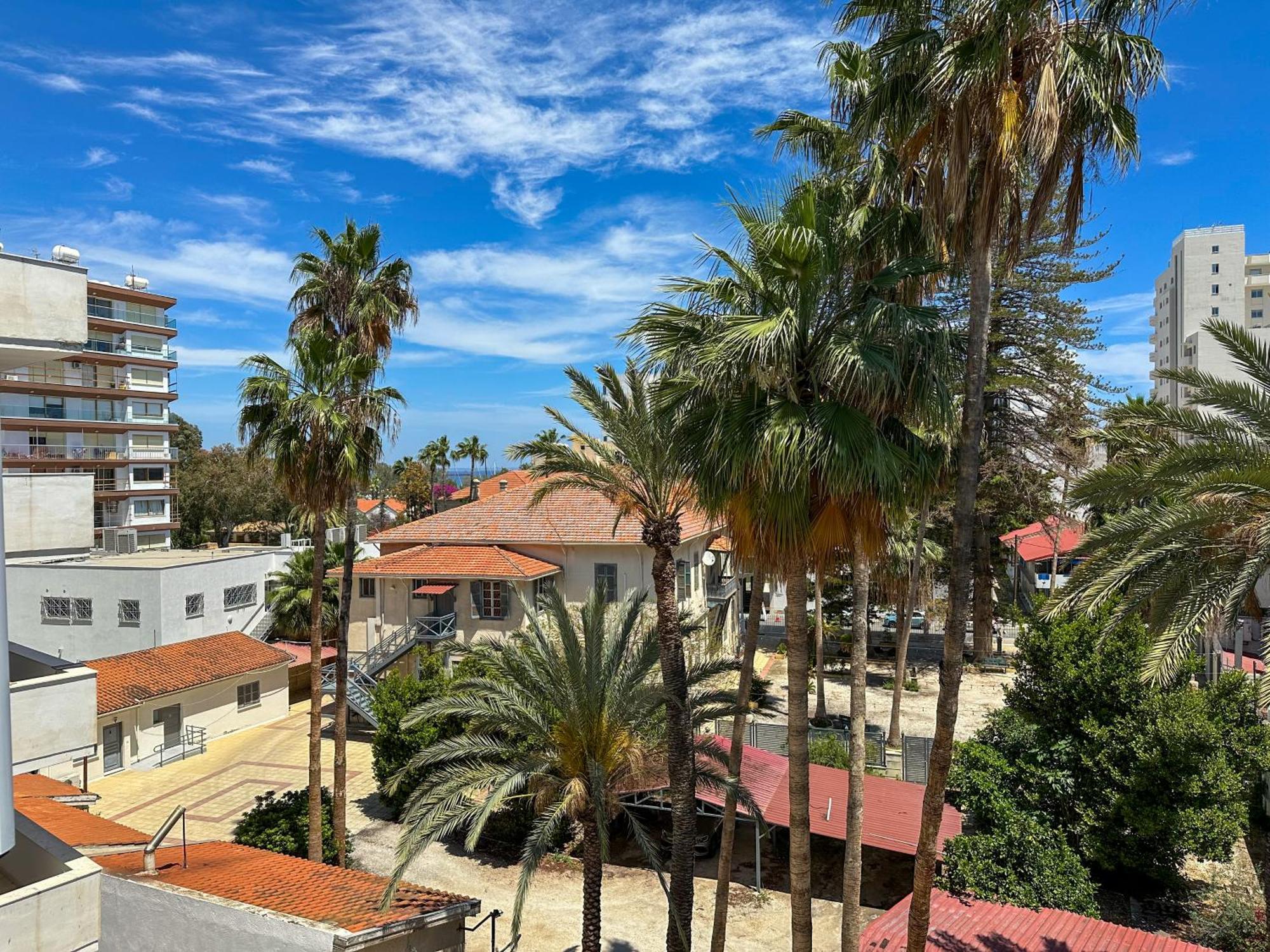 Real Center Apartment Larnaca Luaran gambar